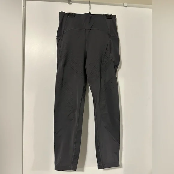 Assorted Lululemon leggings - Picture 3 of 5